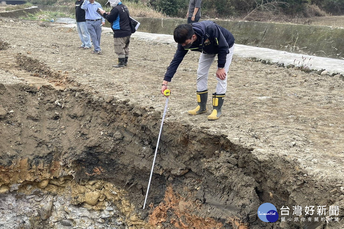 桃園市檢警環聯手打擊非法回填,11名涉案人遭移送法辦。<br /><br />