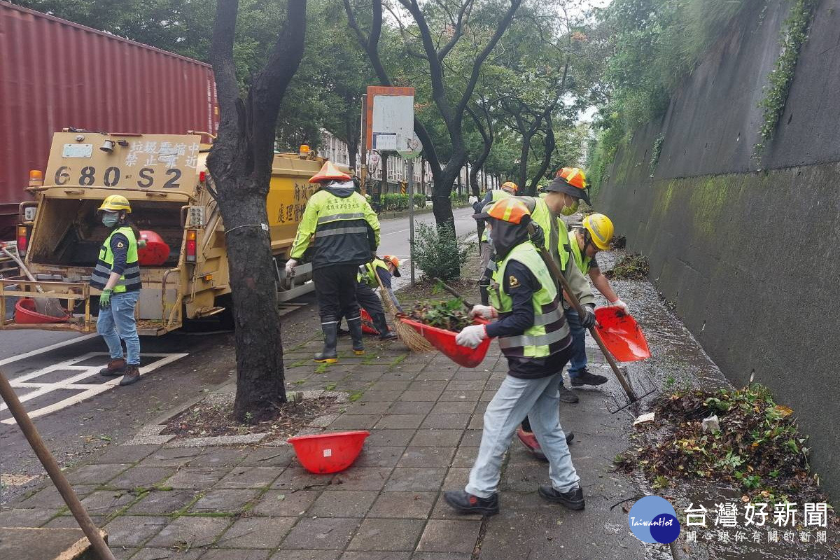 「丹娜絲」颱風遠離,桃園市政府環保局迅速清理恢復市容 。<br /><br />