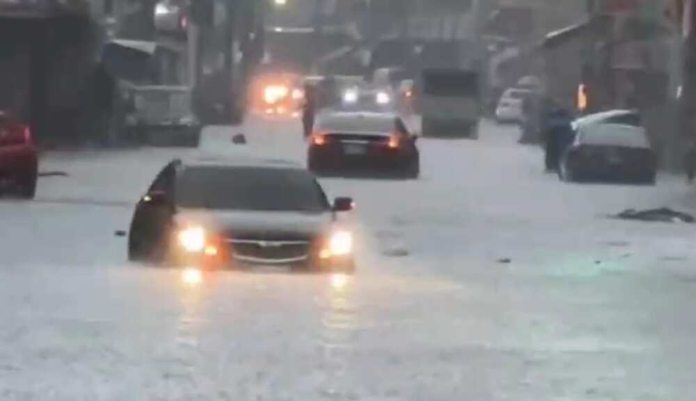 ▲大雷雨轟炸彰化多處傳淹水災情。（記者林明佑翻攝）