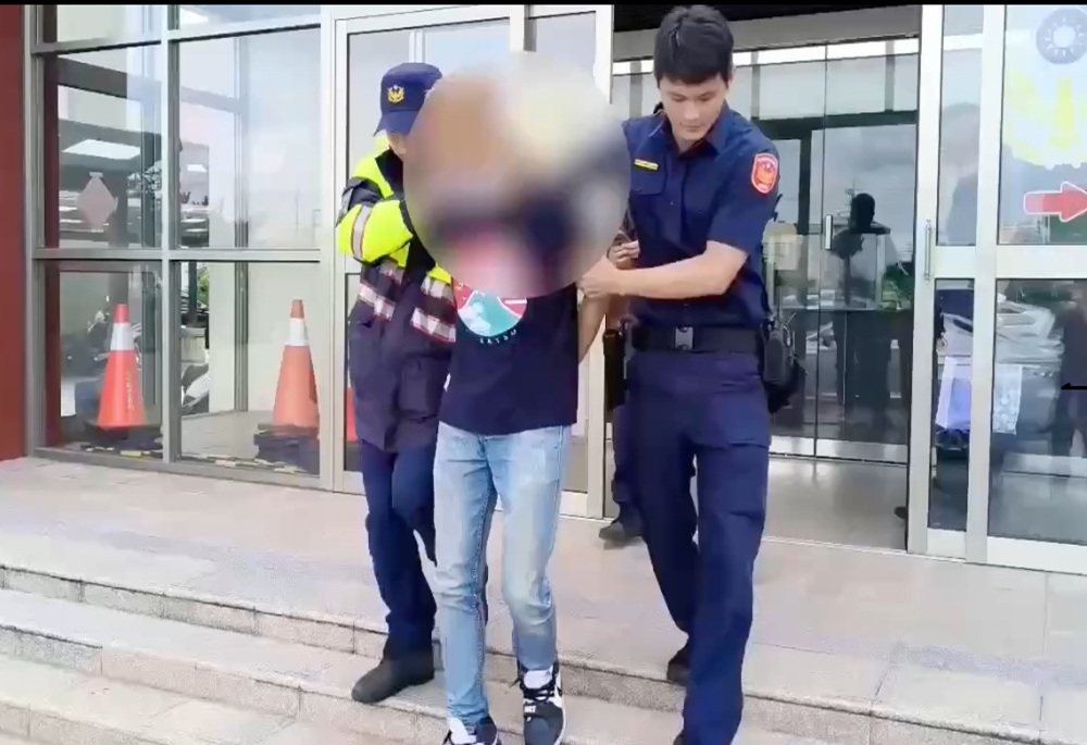 軟爛男砍殺姊妹奪2命 遺體相驗父崩潰痛哭「一次奪走我2個女兒」 220 248250708a02
