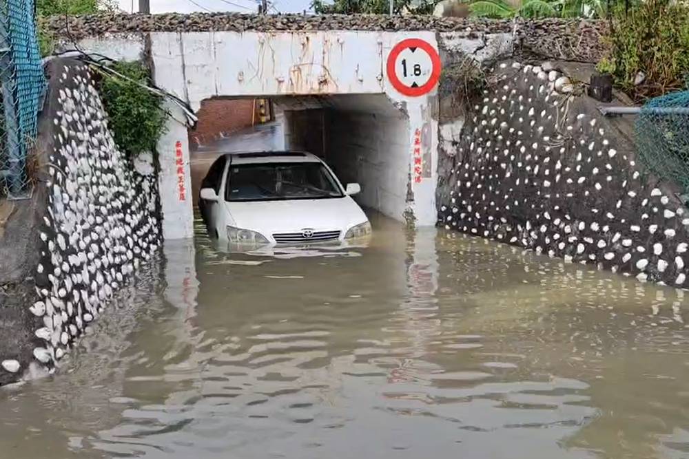 西南氣流襲捲彰化釀暴雨 王惠美:加派抽水機消退積水 224 西南氣流襲捲彰化釀暴雨 王惠美:加派抽水機消退積水 223