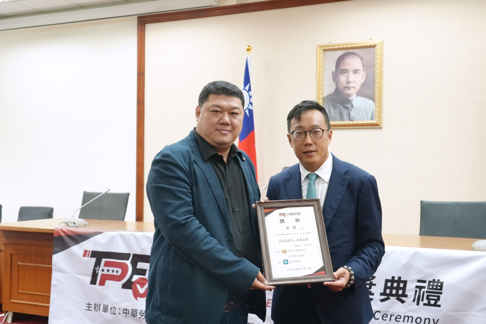 獲選全院優秀立委、地方建設守護獎　游顥感謝AI客觀評鑑肯定 219