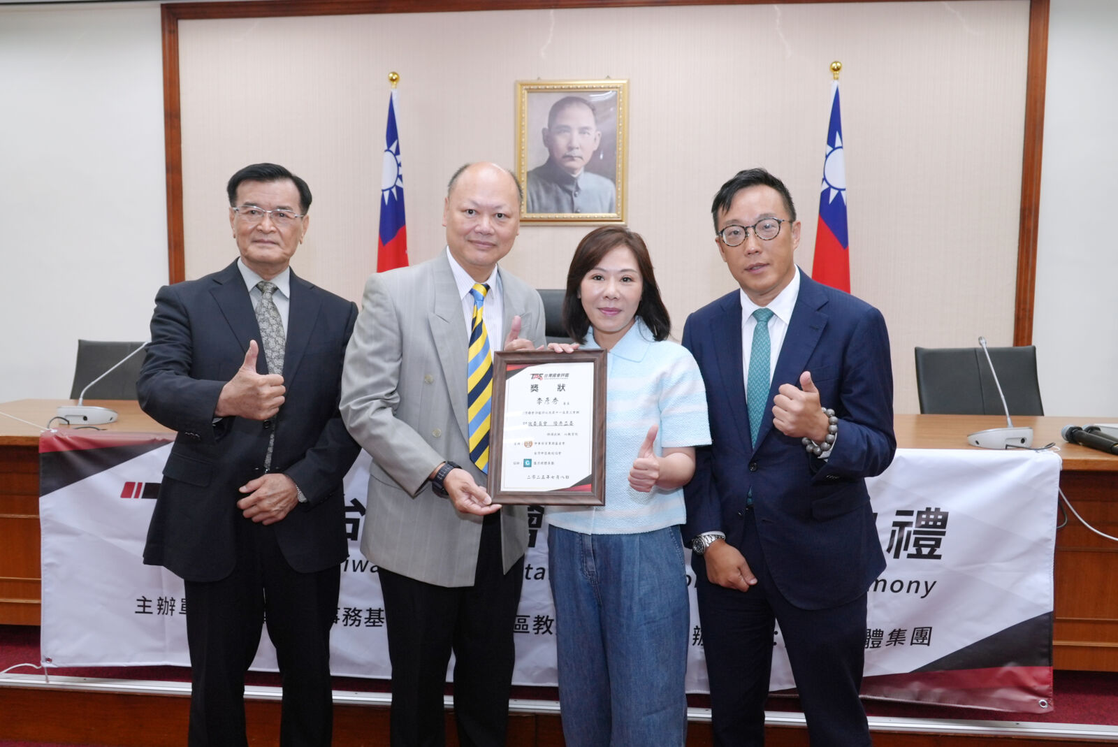 王鴻薇獲頒3獎問政最犀利　李彥秀強調繼續努力回報港湖民眾 199
