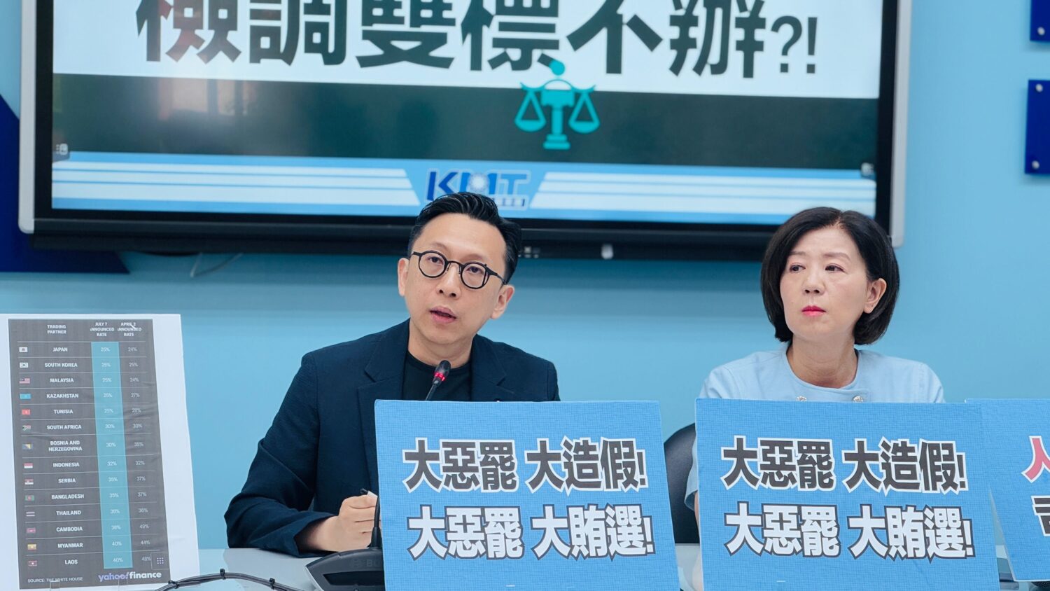 國民黨立委葛如鈞今日偕同黨立委王育敏召開記者會,痛批民進黨為達「大惡罷」政治目的,無所不用其極。(圖/葛如鈞國會辦公室)