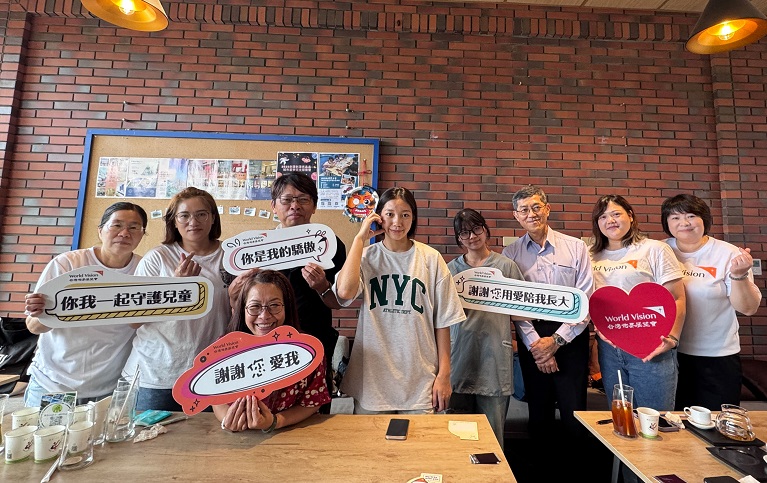 ▲台灣世界展望會邀請資助人與總統教育獎得主相見歡,現場滿溢溫馨問候。