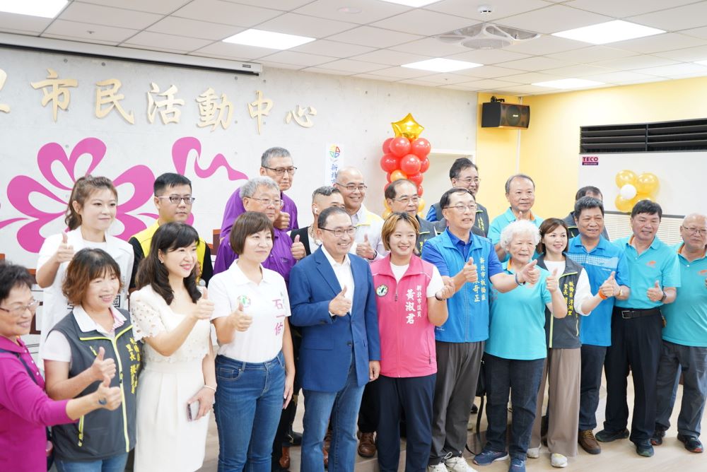 五年改建有成板橋新地標 黃石市場全新亮相 2 《圖說》6樓的板橋區街內五里市民活動中心也在今天共同啟用,提供周邊留侯里、流芳里、赤松里、黃石里及挹秀里等五里民眾活動休憩空間,未來將整合社區長照、里民聯誼等促進地方共融的新據點。〈經發局提供〉
