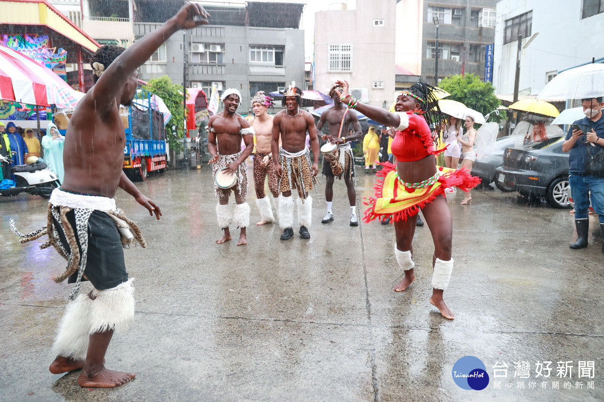 今年仍有國外演藝團體參與。(縣府提供)