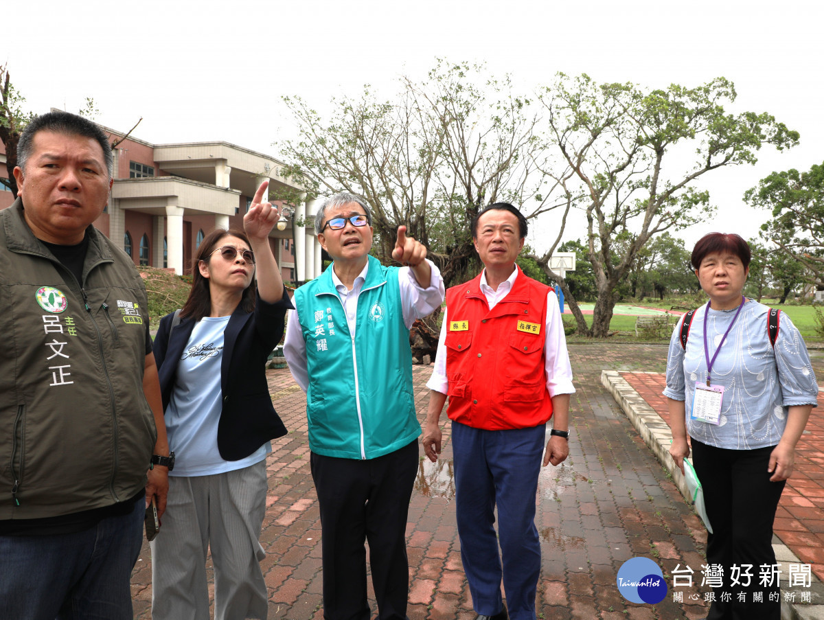 教育部長鄭英耀與嘉義縣長翁章梁等人前往義竹國中勘災/嘉義縣府提供