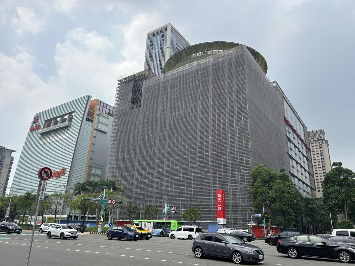 ▲新光三越台中中港店意外事件至今近5個月,目前正依法依規積極修復當中。(圖/新光三越提供)