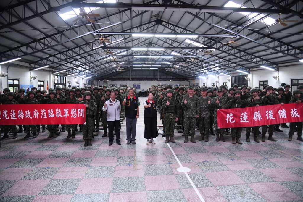 ▲花蓮辦理後備教召敬軍活動,縣長徐榛蔚慰勉役男感謝國軍守護鄉里。