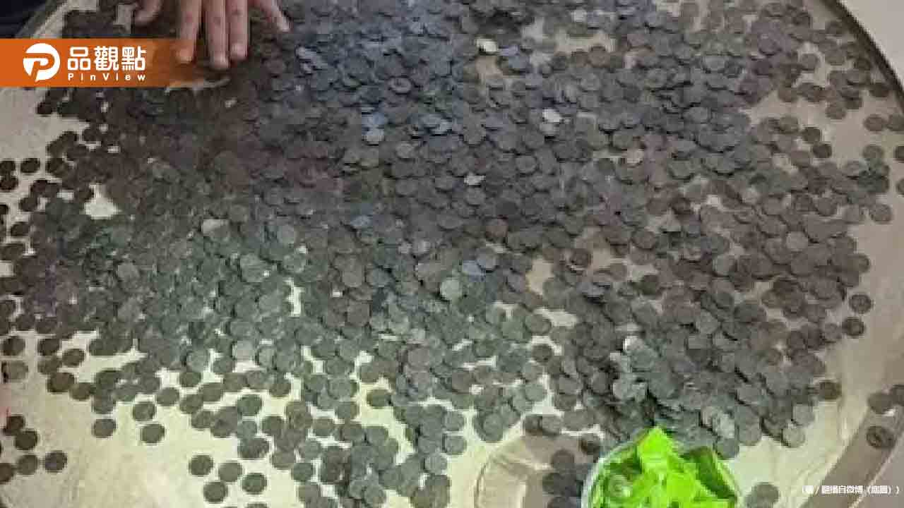 他扛70kg 硬幣要兌換！銀行拒收：無法說明來源