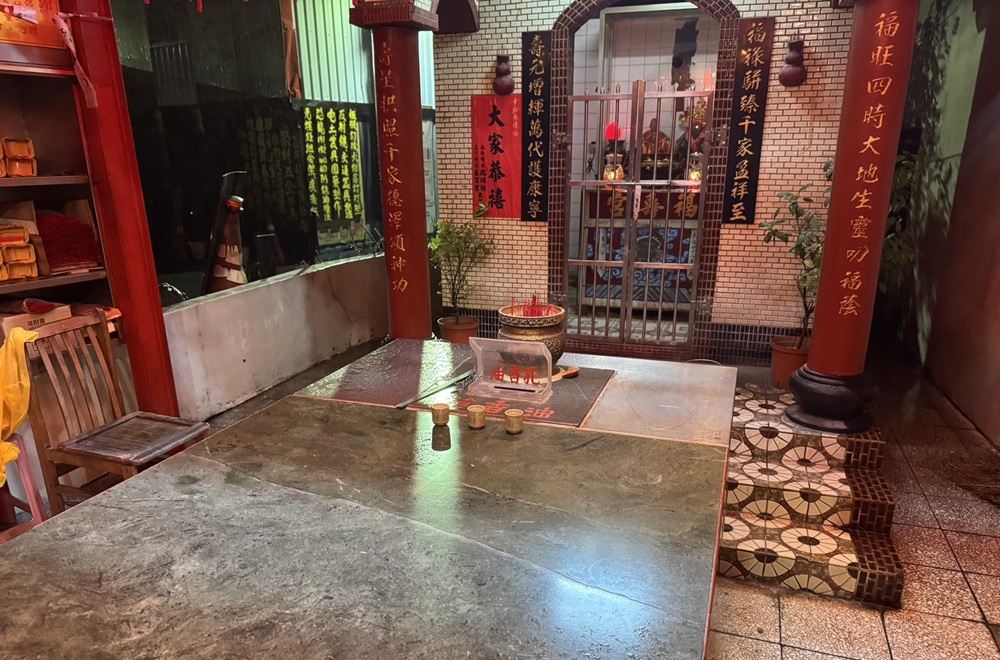 颱風夜偷香油錢 電眼現形女竊嫌被逮 228 cnews204250709a09