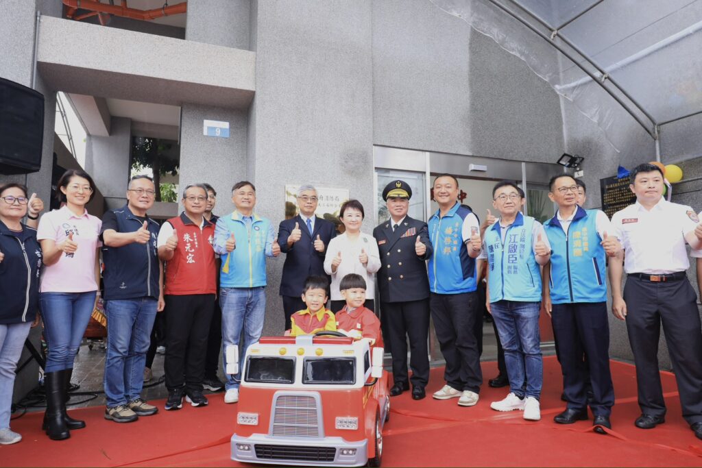 倡性別友善 中市消防局石岡分隊新廳舍啟用 2 現場合影 1