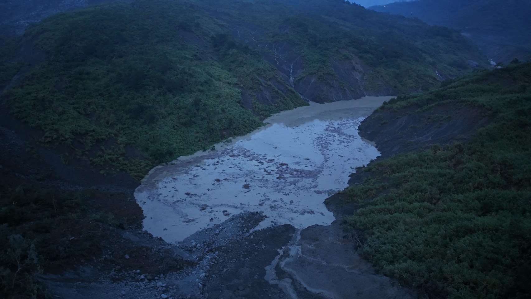 清水溪上游土石滑落形成堰塞湖 水利署監控嚴防潰壩風險 - https://www.watchmedia01.com