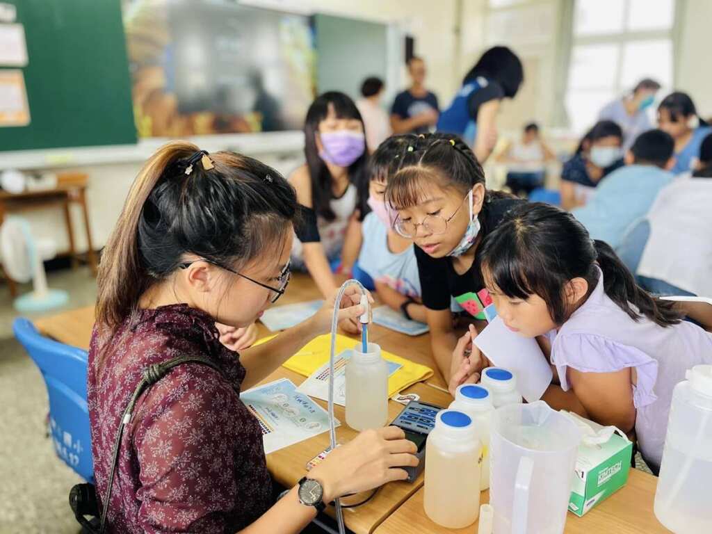 ▲海洋委員會海洋保育署於暑假再度舉辦「海域水質檢測體驗營」,今年活動擴大規模,讓偏鄉、不靠海縣市的孩子有機會親近大海、愛護海洋。(海保署提供)