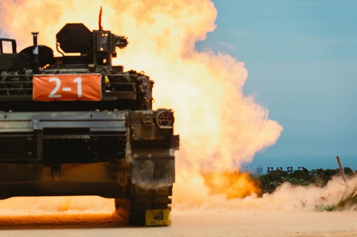 「地表最強戰車」M1A2T首度實彈射擊。(軍聞社提供)