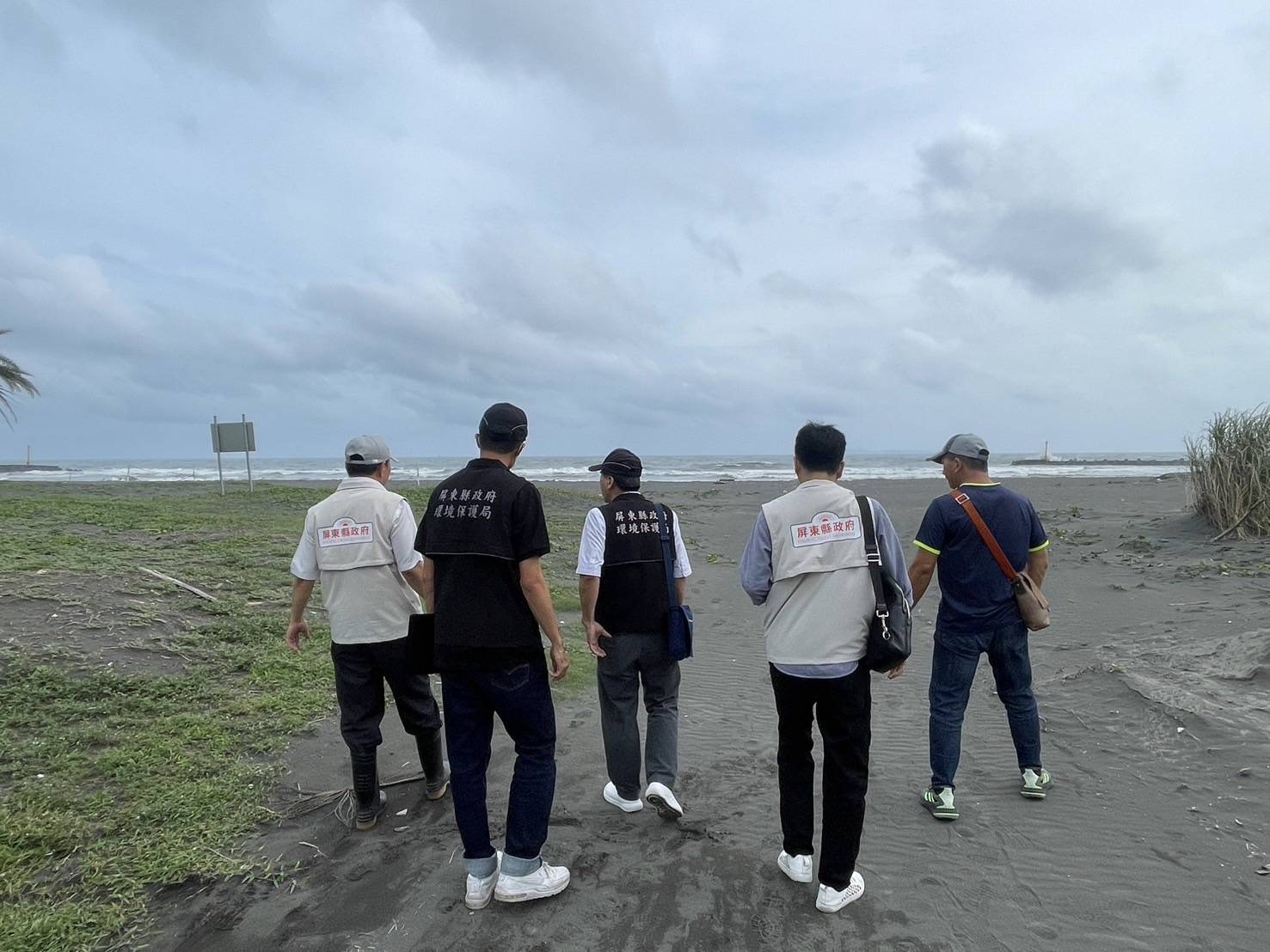 光電浮台殘骸四散海岸　屏東縣府開罰旭東禁用海域3個月 229