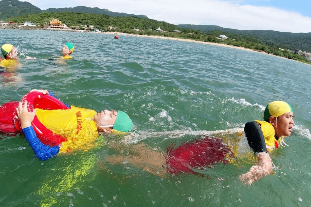 悼消防員殉職 中華海浪救生總會:遇翻滾流不要慌張、保持冷靜 255 照片來源:中華海浪救生總會臉書