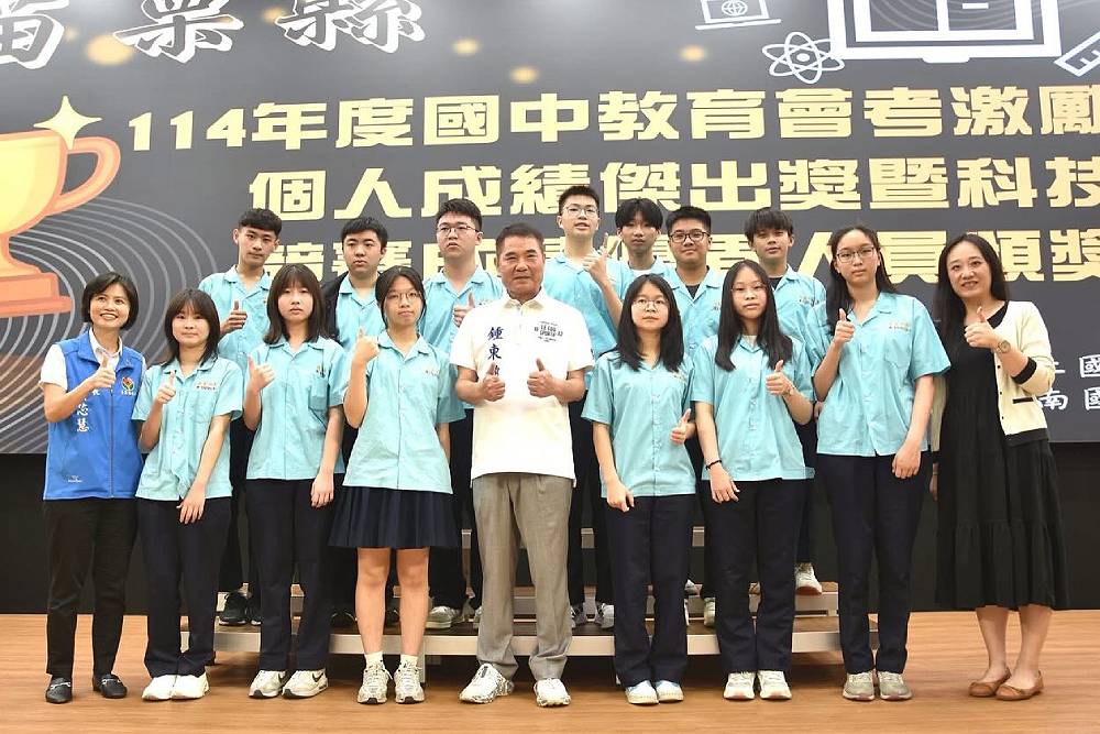 讚鍾東錦為學生挺身而出 余文忠籲建台董事會認真承擔責任 244 讚鍾東錦為學生挺身而出 余文忠籲建台董事會認真承擔責任 243