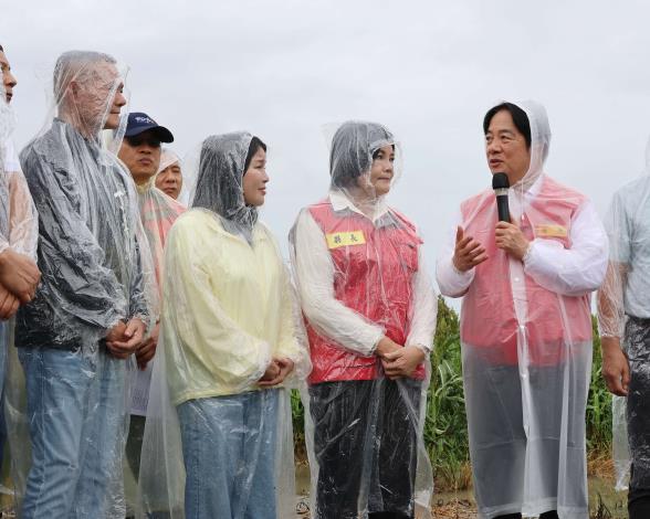 ▲賴總統雲林勘災,指示農業部要和農民站在一起,從優、從速、從寬、從簡,核給農民現金救助。(記者劉春生攝)