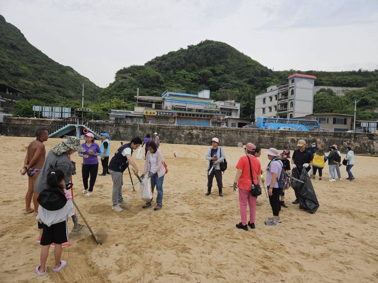 內寮里嚴福神里長號召志工服務協會攜手淨化沙灘守護環境 3 515440991 24021532217503326 1738244547612998904 n