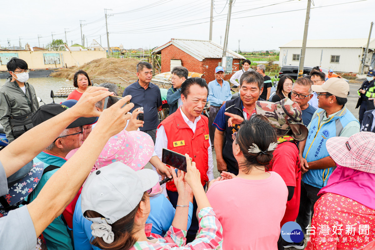 嘉義縣長翁章梁前往沿海地區關心鄉親，了解業者面臨的困境／嘉義縣府提供