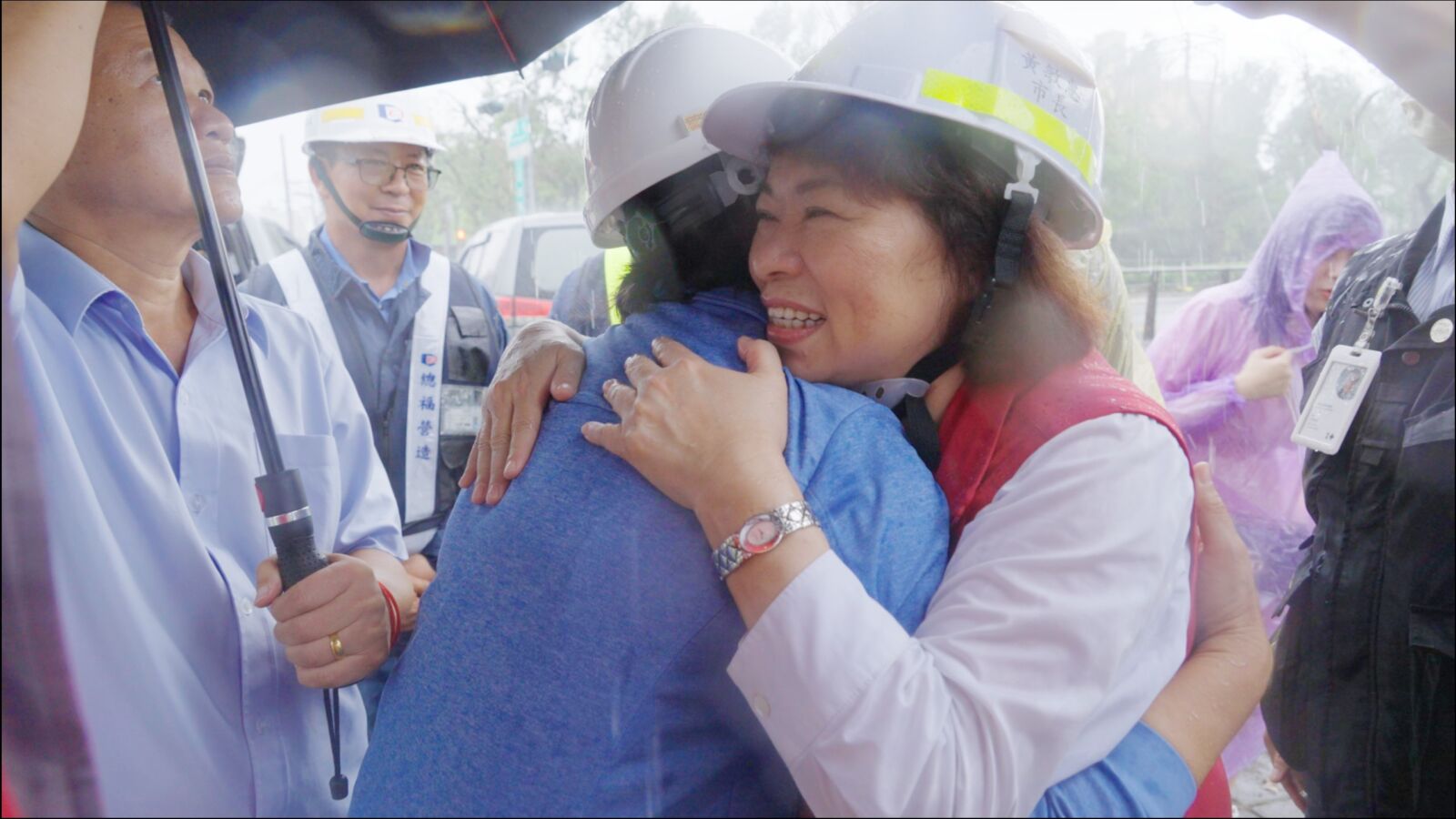 雲林工程團隊支援嘉市道路清理 黃敏惠感謝張麗善風雨中送暖 220 雲林工程團隊支援嘉市道路清理 黃敏惠感謝張麗善風雨中送暖 219