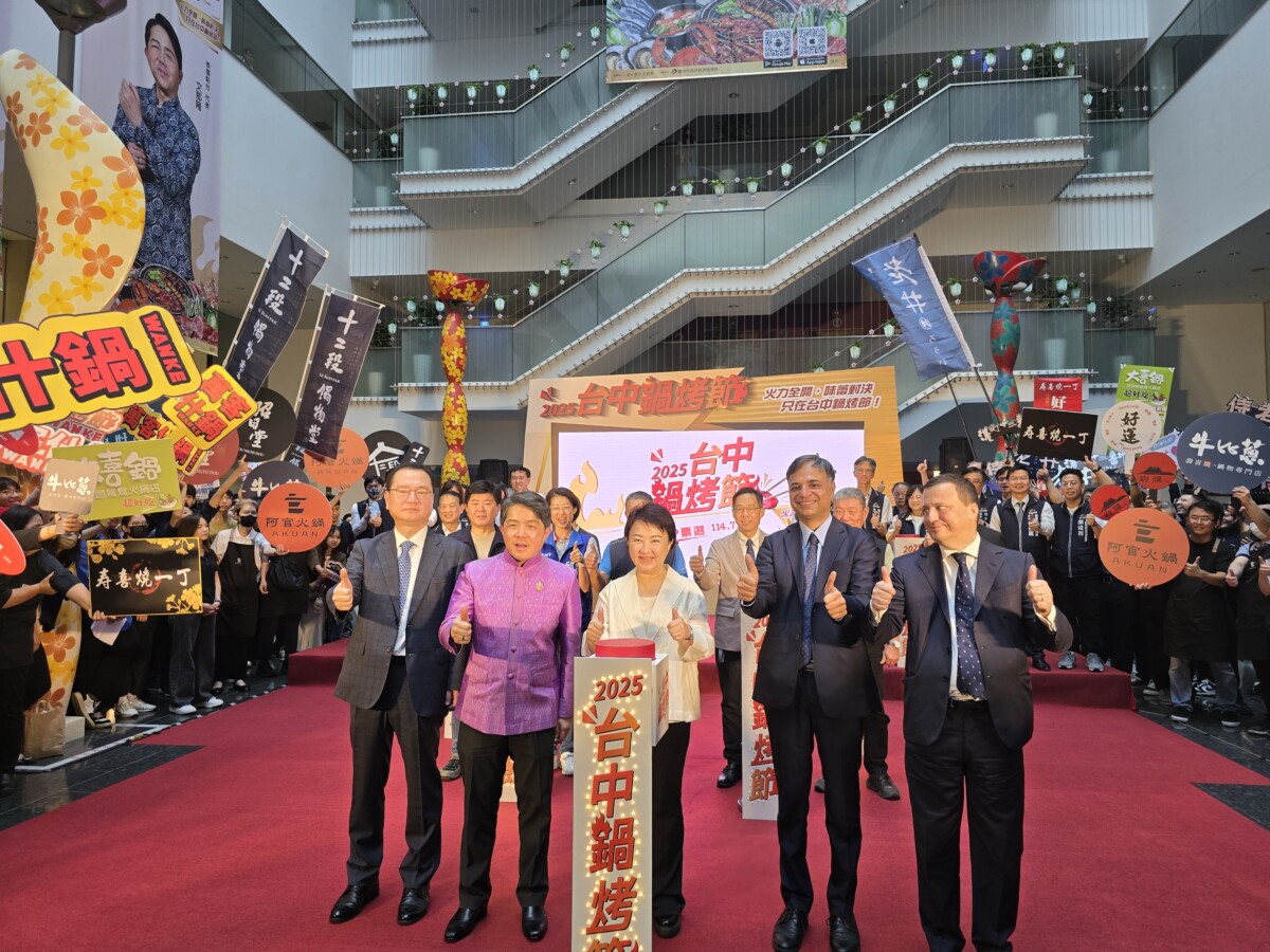 ▲台中市長盧秀燕今（11）日出席活動記者會，韓國、泰國、印度、義大利四國駐台代表與代理代表也到場力挺。（記者廖美雅拍攝）
