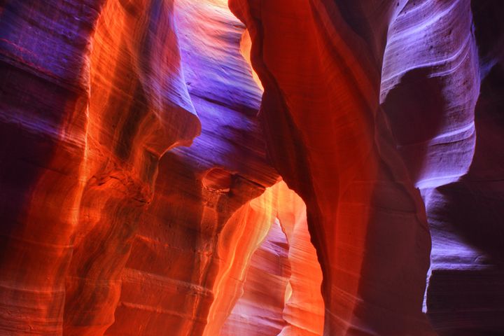 羚羊峽谷神秘洞穴,光影變換萬千。 圖:世邦旅遊/提供