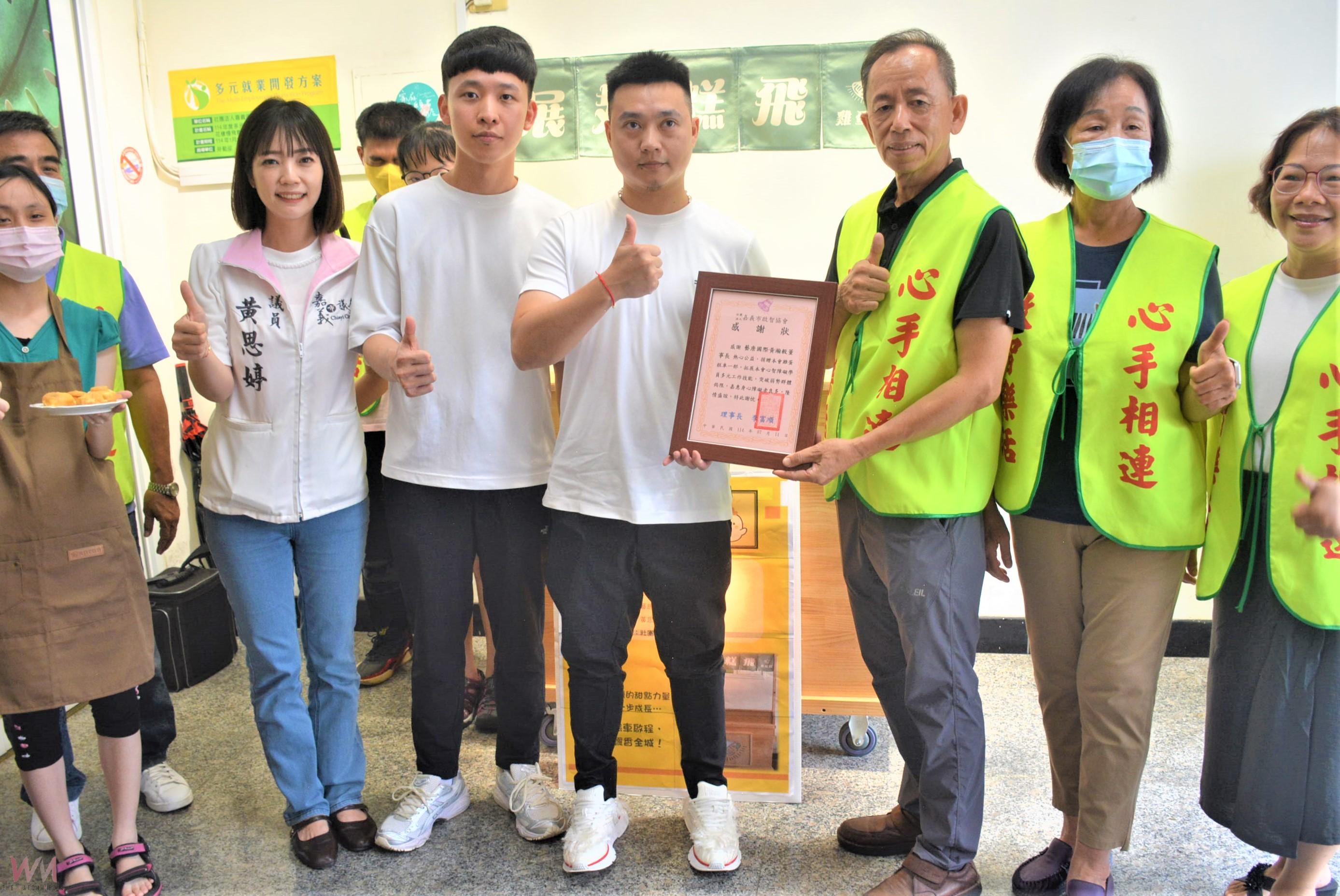 美女議員送愛心 捐贈雞蛋糕車為心智障礙者開拓生活空間 - https://www.watchmedia01.com