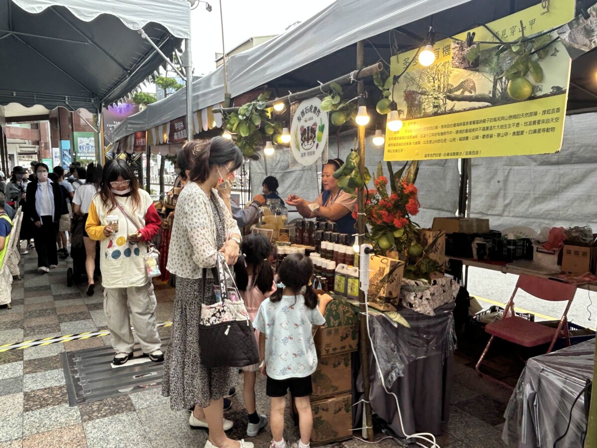 ▲有機農業推動中心小農市集,守護土地價值與實踐公益行動。(圖/記者顏淑娟翻攝)