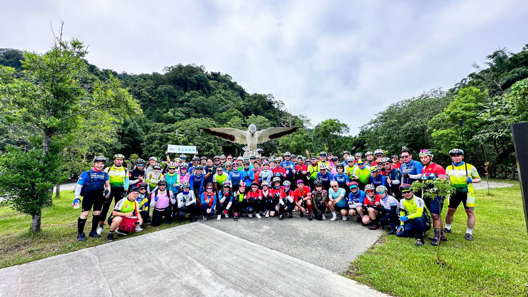國際扶輪3490地區舉行「根除小兒麻痺暨公益單車環島」第一次團練，逾百位單車勇士迎著晨光、熱血集結完成這次的團練活動。