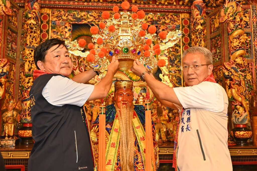 ▲四結福德廟福德正神加冠儀式。