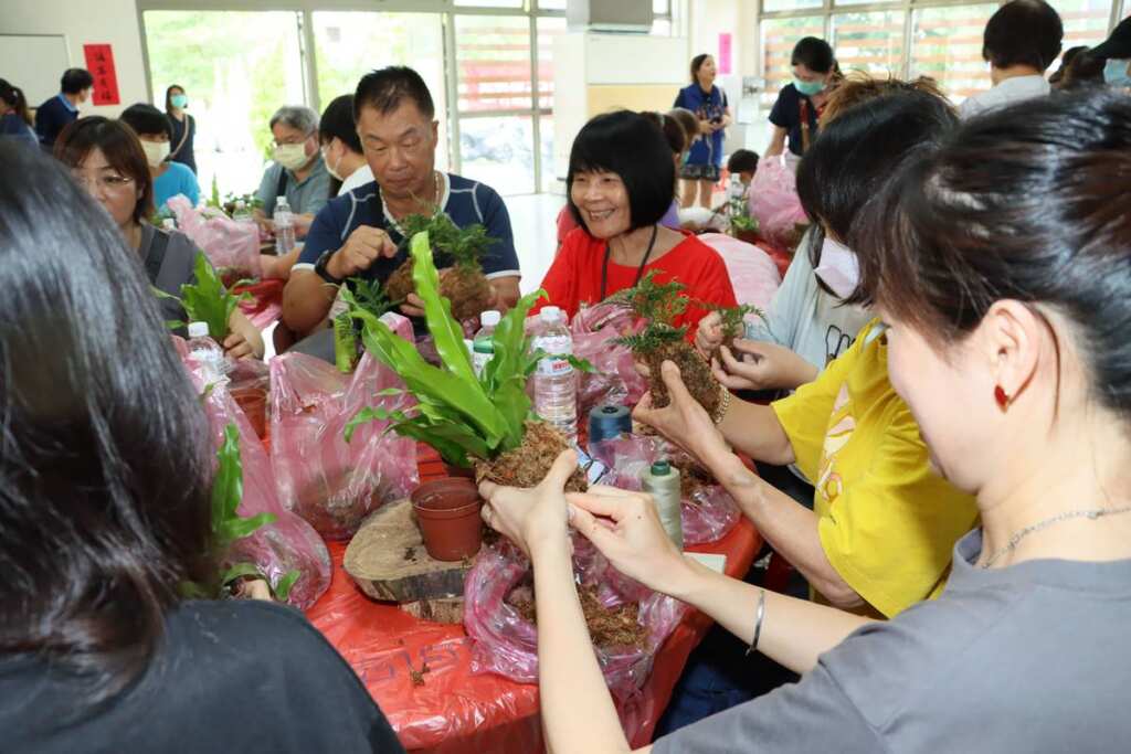 ▲參與民眾開心的植感手作。