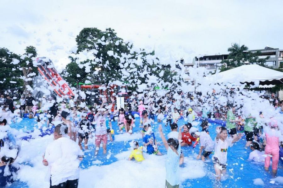 超夯「夏日泡泡趴」登場 屏市民齊聚千禧公園「童趣打水仗」