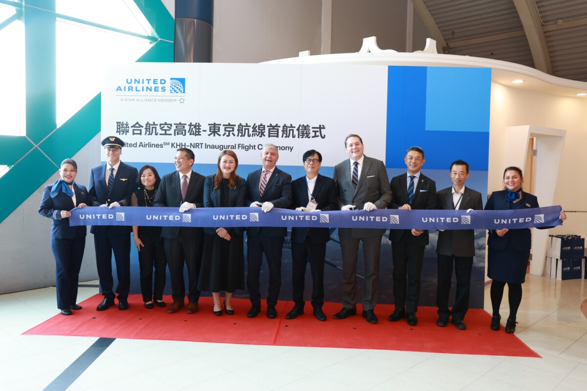 ▲美國聯合航空「高雄-東京」正式起航,高雄市長陳其邁與美國聯合航空Marcel Fuchs海外銷售董事總經理、美國在台協會高雄分處長張子霖處長、觀光局長高閔琳等人,共同見證歷史性的一刻。