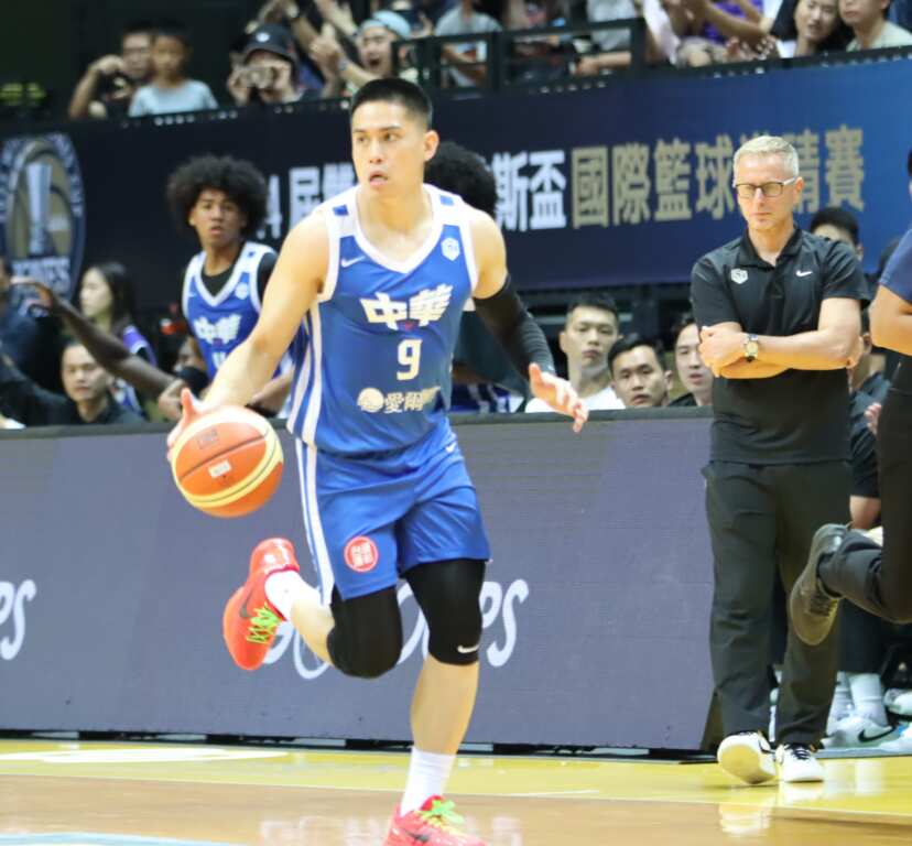 中華隊陳盈駿摘下14分5籃板球，他認為菲律賓隊比CBA強隊的精要要好很多。 (魏冠中攝影)