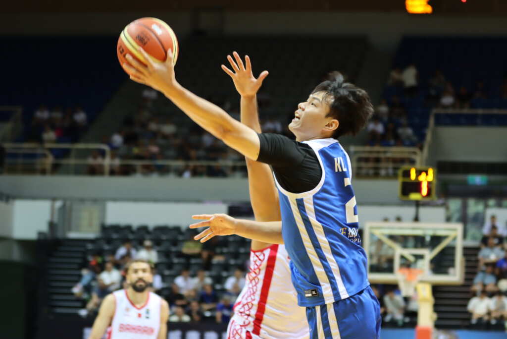 郭俊言 上場24分鐘,摘下7分5籃板,被中華白隊總教練楊宜鋒視為進步最大新人。 (魏冠中攝影)