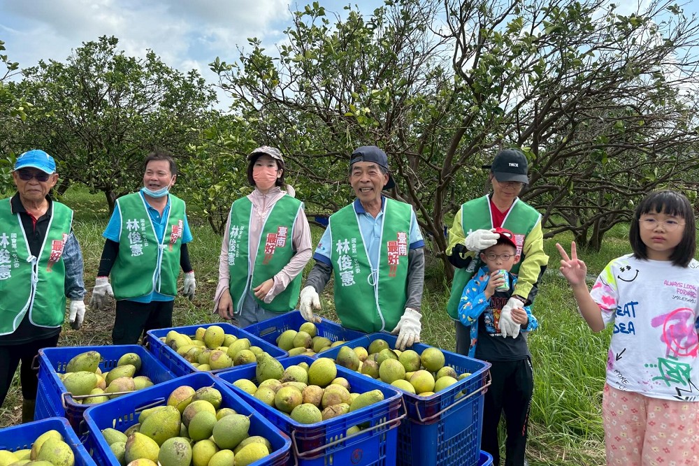 統合人力協助災後清理 林俊憲公告台南市府志工招募平台 240 統合人力協助災後清理 林俊憲公告台南市府志工招募平台 239