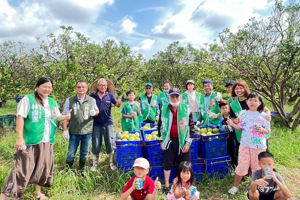 統合人力協助災後清理 林俊憲公告台南市府志工招募平台 244 統合人力協助災後清理 林俊憲公告台南市府志工招募平台 243