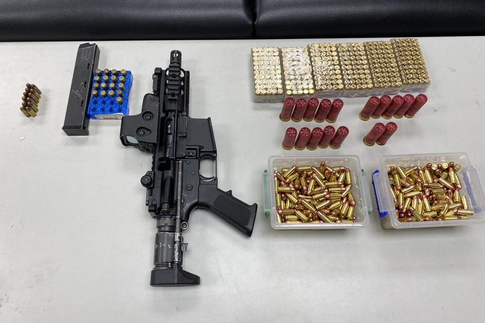 擁槍自重專討工程款 警破討債集團起獲M4突擊步槍 229 cnews204250713a03