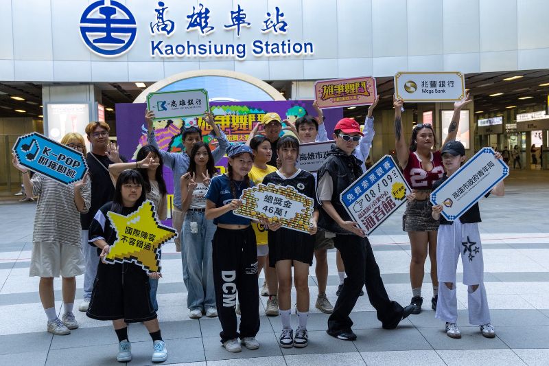 漾新聞|K-POP快閃轟炸高雄車站！市長局長也來跳舞