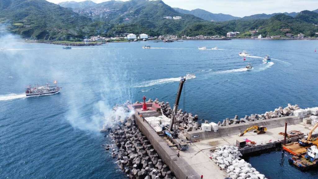 ▲「王爺巡江」為每年農曆六月十八日為池王爺誕辰的重頭戲，象徵王爺出海巡視、庇佑漁民平安作業。