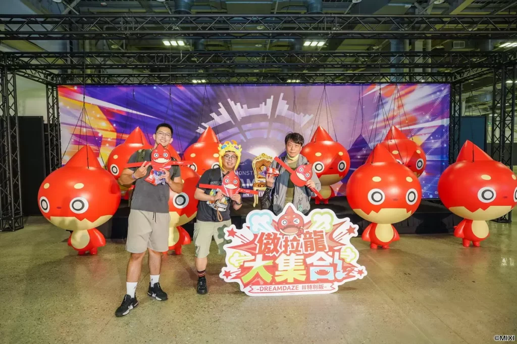 超可愛傲拉龍“們”在入口處迎接各位彈珠好手