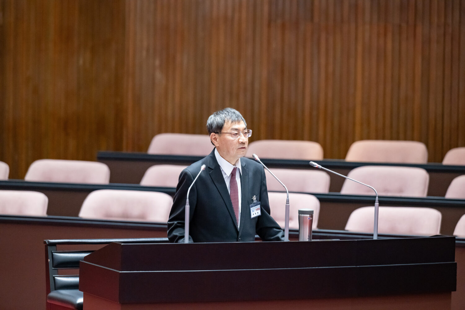 大法官被提名人陳慈陽在院會接受詢答。(圖/葛如鈞國會辦公室)