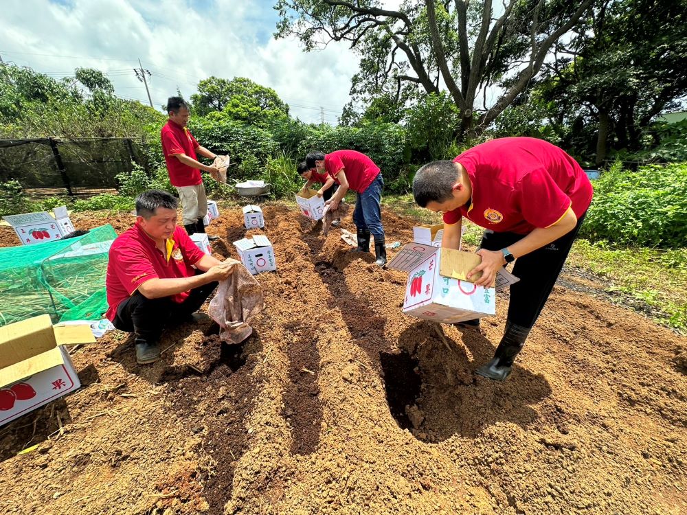 恭祝觀世音成道紀念日 正心會護生法會法喜充滿 7 《圖說》世界佛教正心會舉辦恭祝觀世音菩薩成道紀念日暨護生法會,法會圓滿後放生數十萬尾地龍。〈正心會提供〉