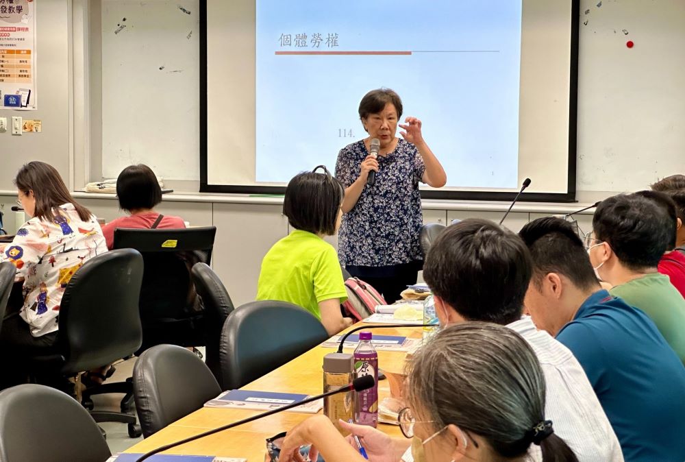 強化青少年勞動素養 新北國高中勞權種籽師資培訓營開訓 6 《圖說》個體勞權課程講師黃秋桂授課情形。〈勞工局提供〉