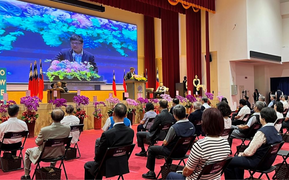 《圖說》台電北南區處舉辦新卸任處長交接典禮，在眾多貴賓及本處同仁觀禮下完成交接儀式，場面隆重溫馨。〈台電北南區處提供〉