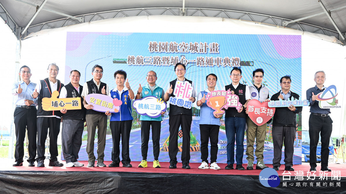 張市長與來賓合影。