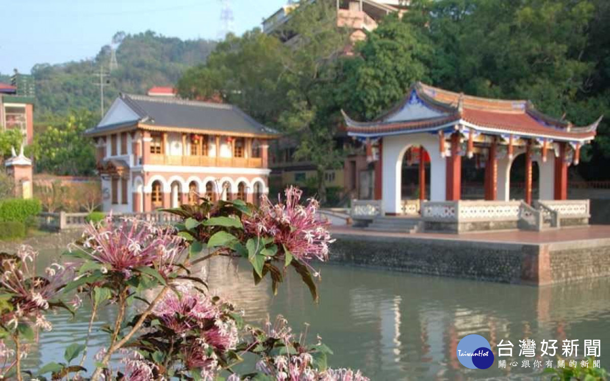 明台高中校園內的「萊園」是為台灣四大名園之一，歷經百年綿延不斷的增建與修繕，從初建時的閩南式風格，到江南庭園與西洋建築色彩及近年的現代建築藝術，為百餘年來台灣建築史縮影。（圖/霧峰林家花園林獻堂博物館）